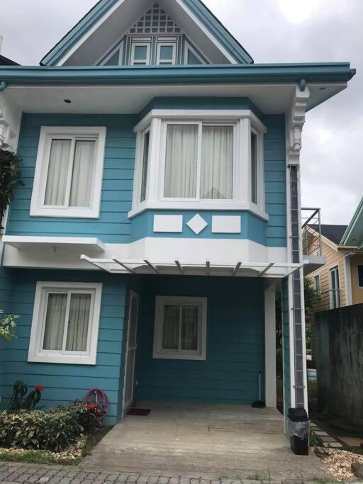 3 Bedrooms 3 Baths Victorian style Townhouse Fully Furnished — 4-Star Luxury Hotel in Batangas, Philippines