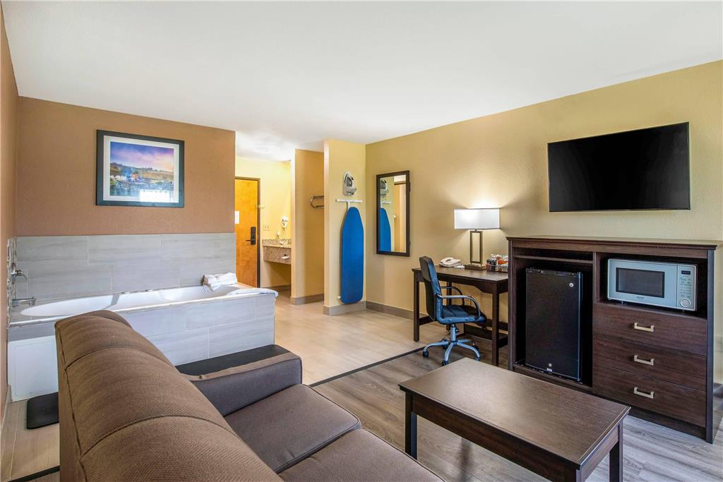 Quality Inn & Suites Brandenburg Fort Knox - photo 9