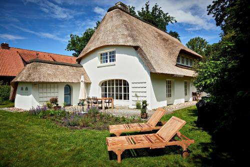 Reetdach Villa mit Blick in die Natur 160m Entspannung pur — 4-Star Luxury Hotel in Jersbek, Germany