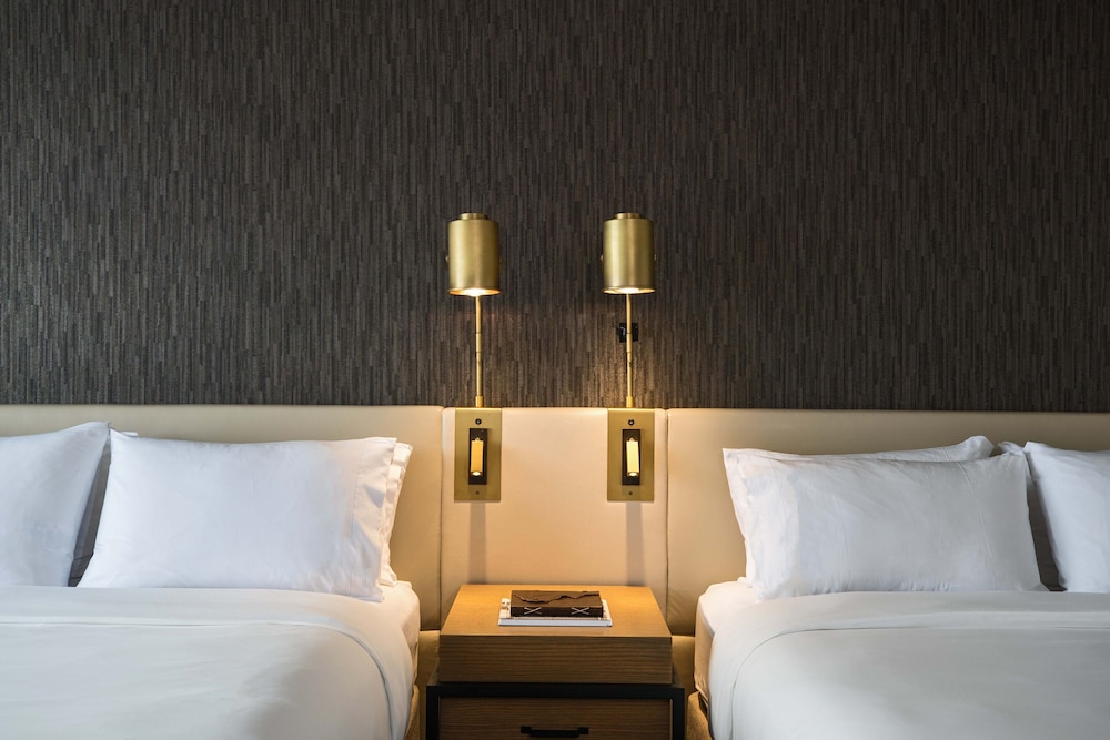 Renaissance Toledo Downtown Hotel - photo 18