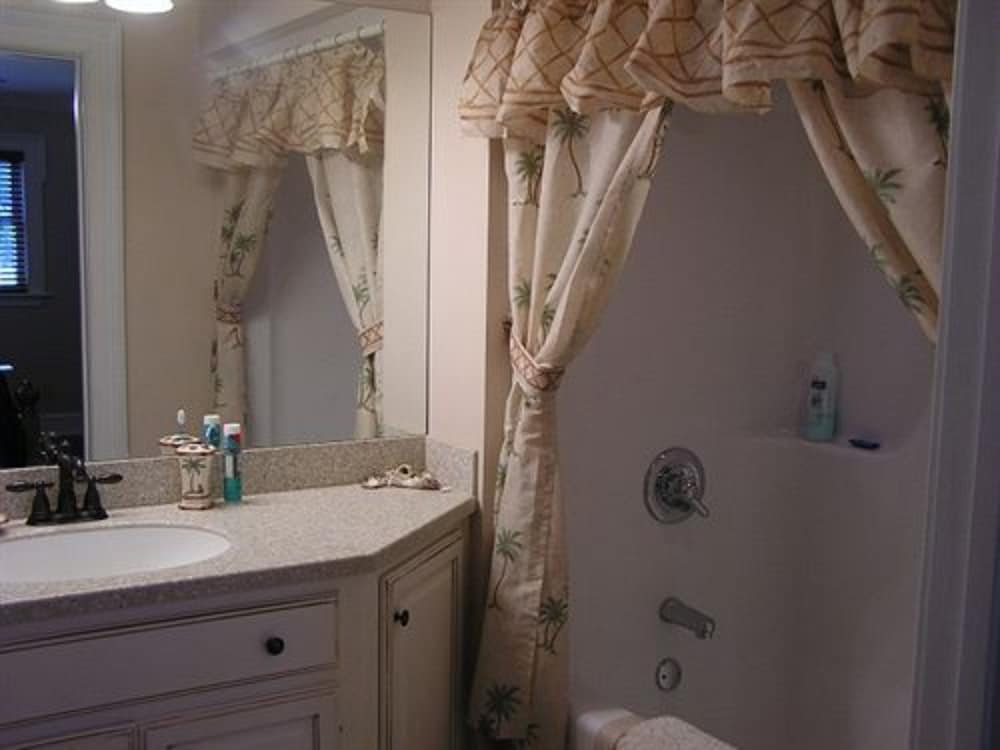 Shalom House Bed and Breakfast - photo 5