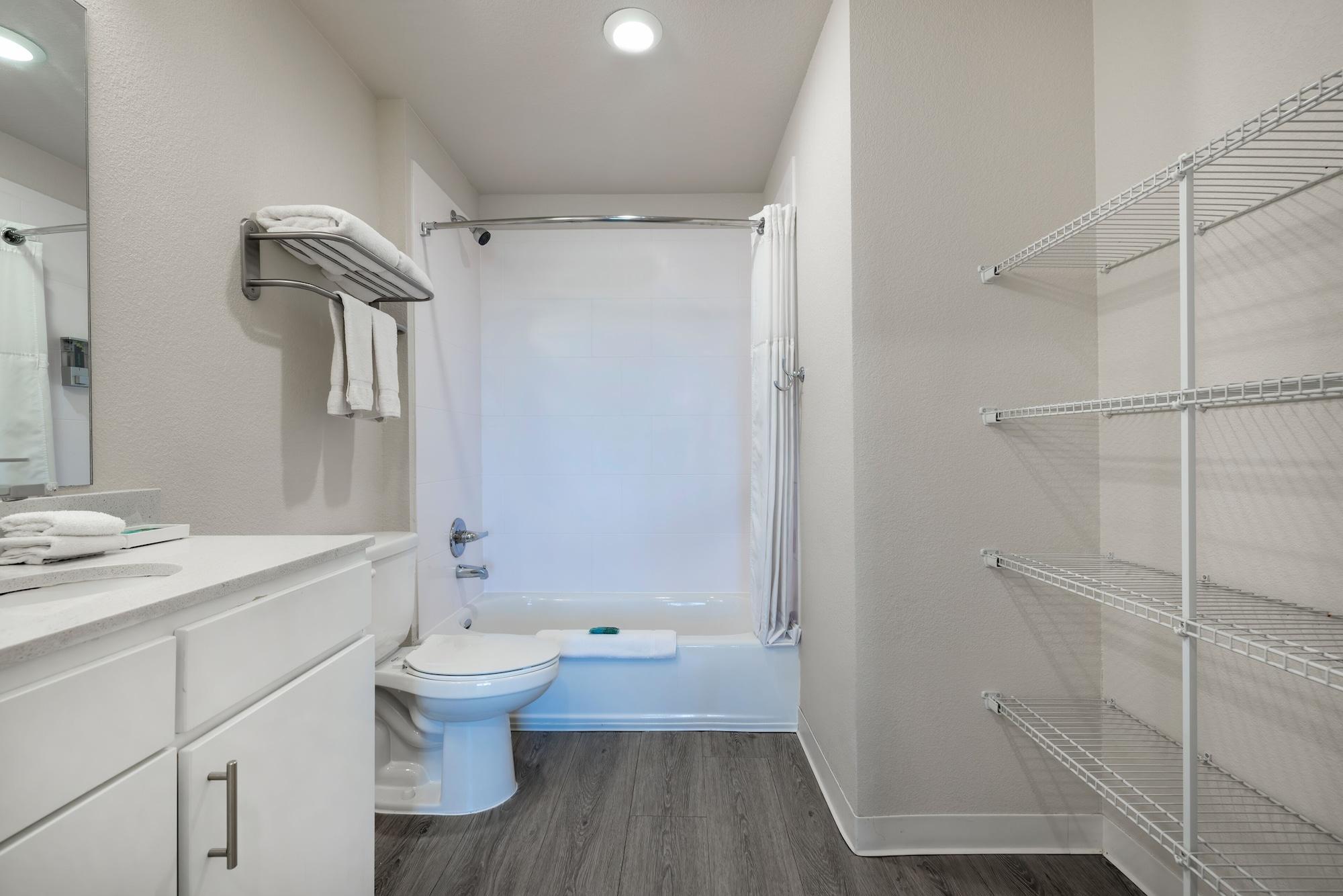 Soka Suites Dallas Las Colinas - photo 24