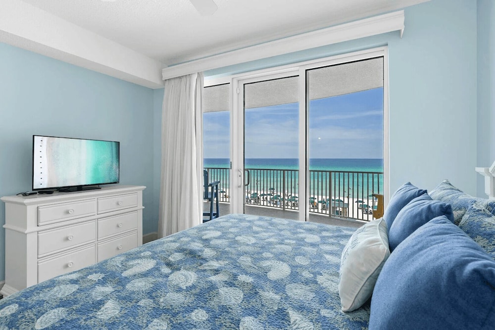 Emerald Isle Resort 405 by Avantstay Beachfront Beach Chairs Pool Access - photo 9