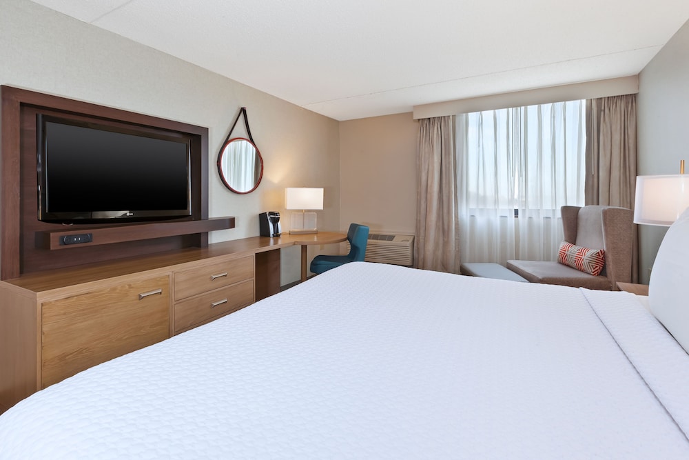 Crowne Plaza Columbus North Worthington by IHG - photo 10