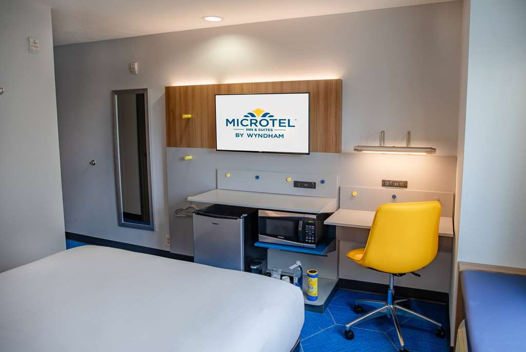 Microtel Inn & Suites by Wyndham Kingsland Naval Base I 95 - photo 33