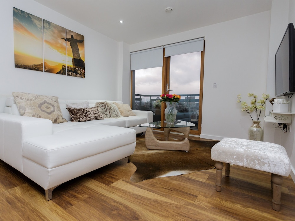 Live in Leeds Sky Penthouse — 4-Star Luxury Hotel in Leeds, United Kingdom