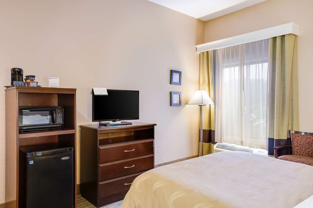Quality Inn I 70 Near Kansas Speedway - photo 9