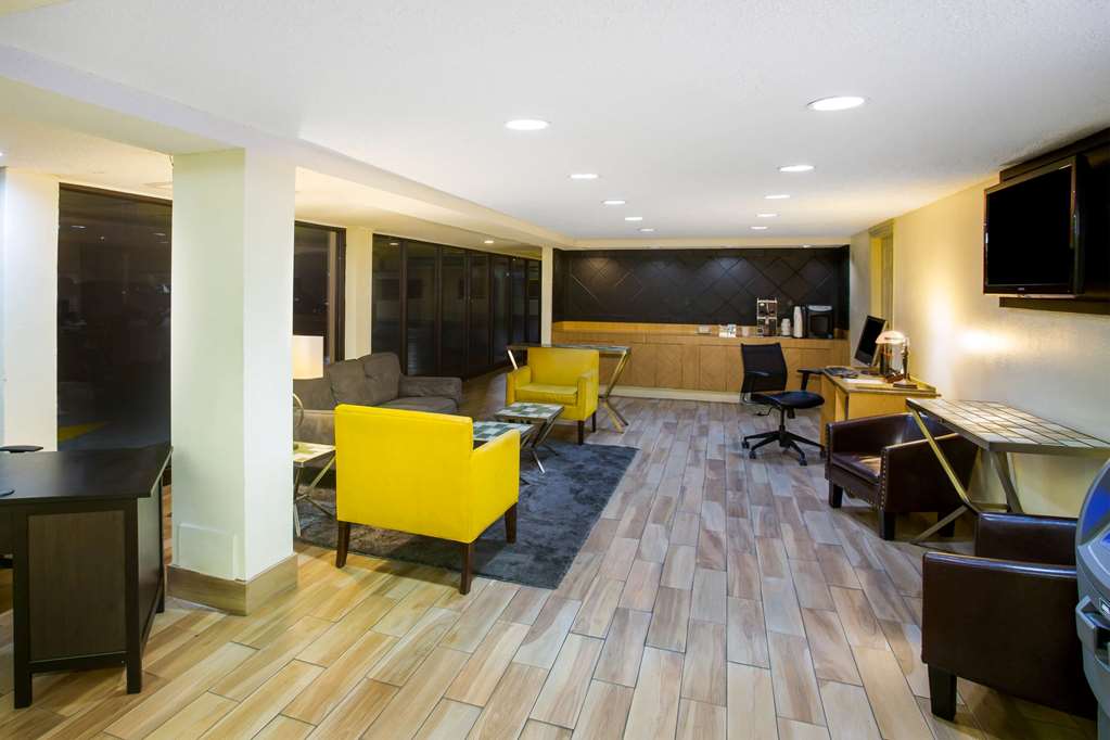 La Quinta Inn by Wyndham Austin Capitol Downtown - photo 6