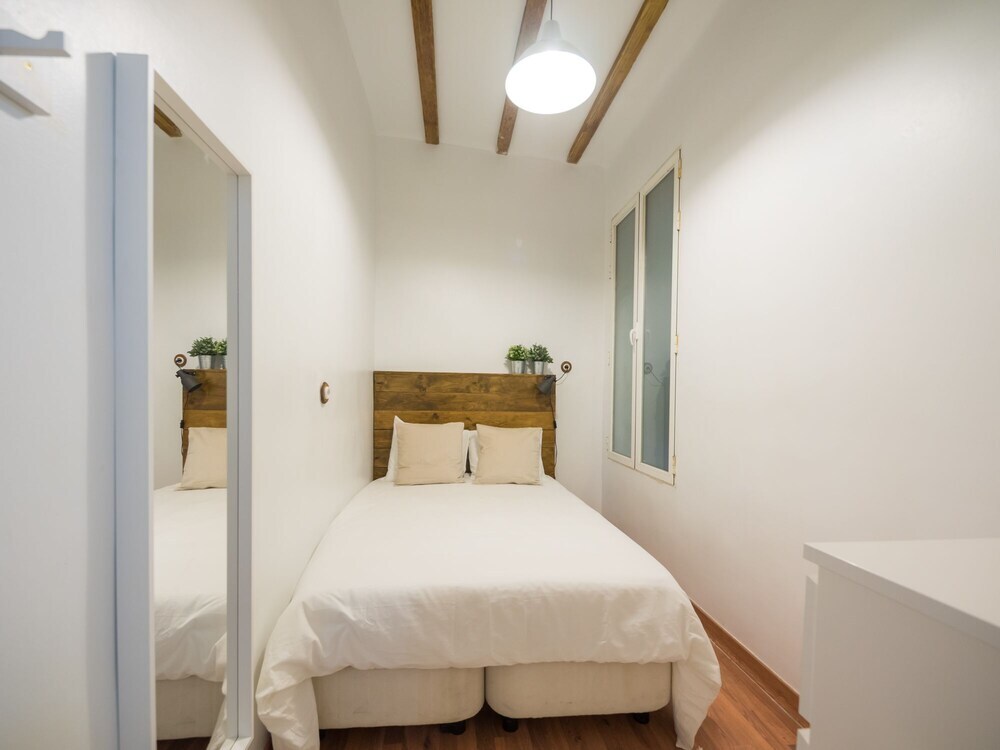 Room to Rent Augusto Figueroa hotel Justicia Madrid