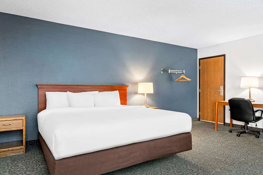 Econo Lodge Billings - photo 16