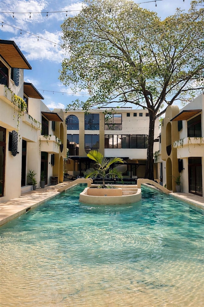 Entrelunas in San Martin Zapotitlan, Guatemala