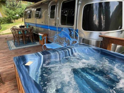 Airstream at a Petting Zoo w Hot Tub — hotel in Sugar Grove
