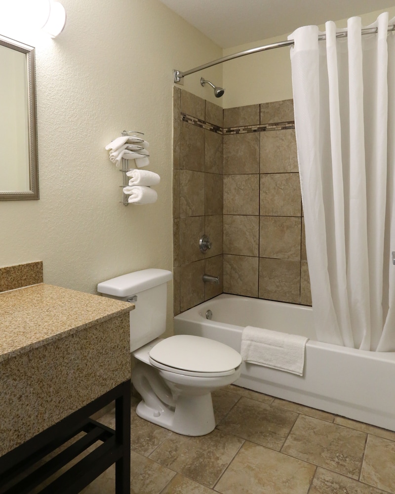 Greenville Pelham Inn by IHG - photo 43