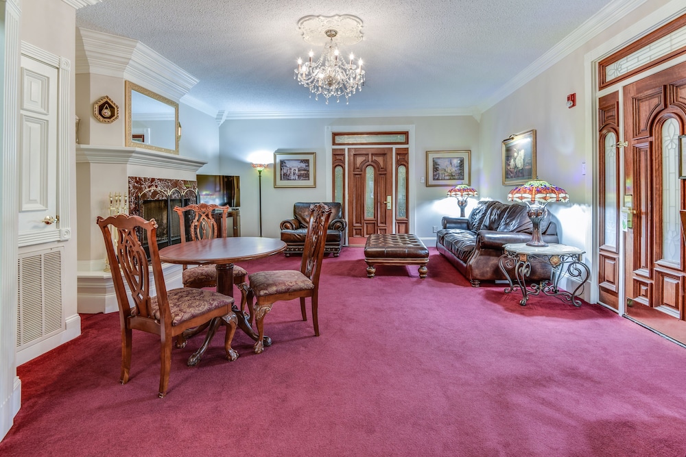 Plaza Suites Downtown New Orleans - photo 22