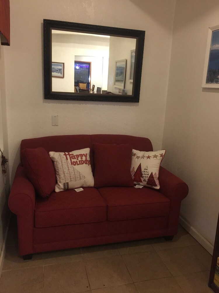 Econo Lodge - photo 5