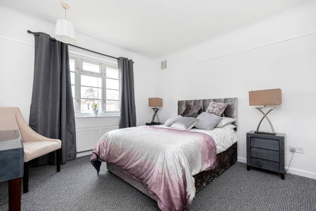 CHINE SANDS by BOURNECOAST A Lovely Holiday Apartment with Parking Near Westbourne Shops and Alum Chine Beach FM8498 — 4-Star Luxury Hotel in Bournemouth, United Kingdom