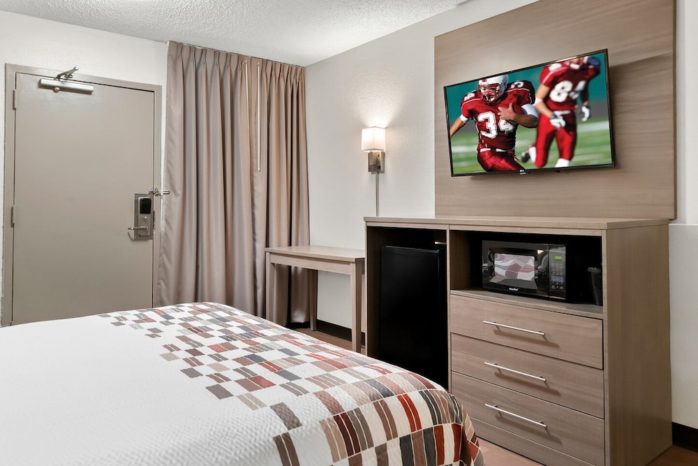 Red Roof Inn Auburn Hills - photo 17