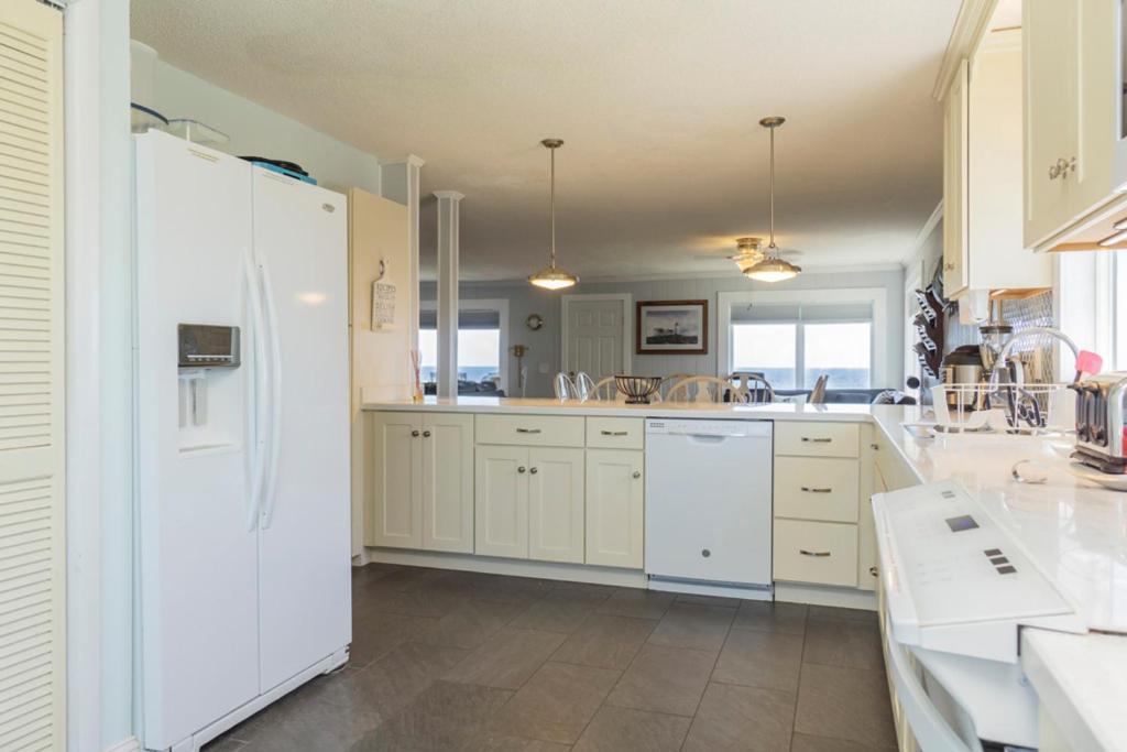 Breezy Oaks by Oak Island Accommodations - photo 7