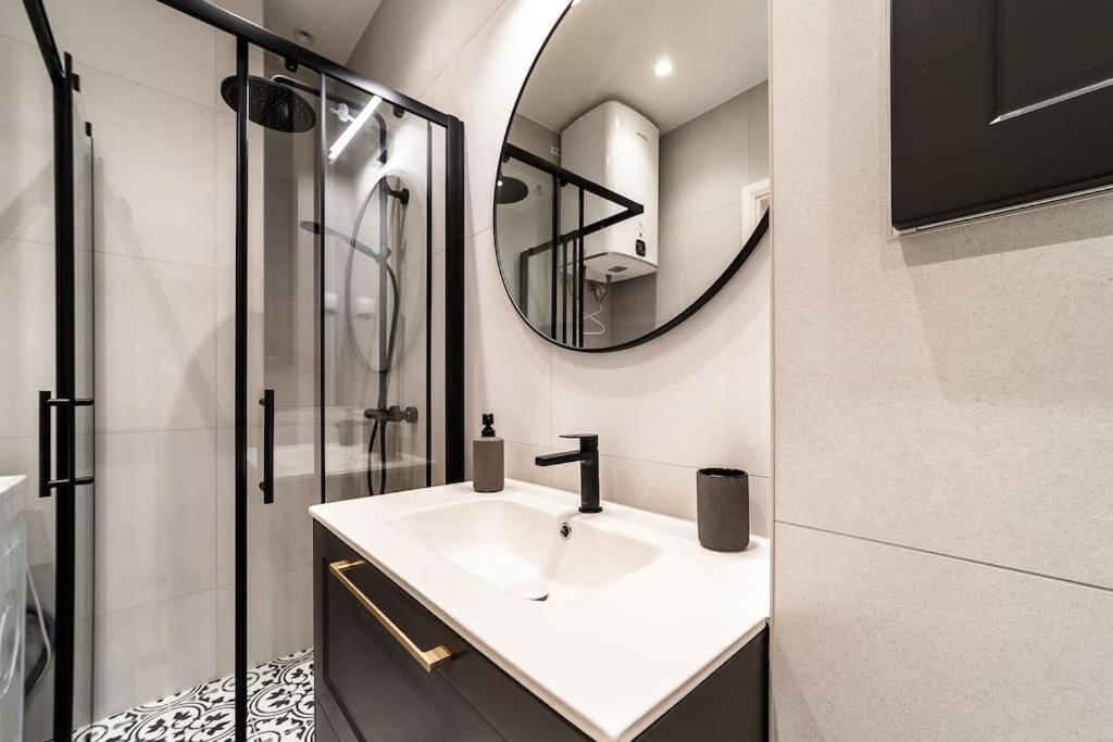 Exclusive apartment in city center plus free parking