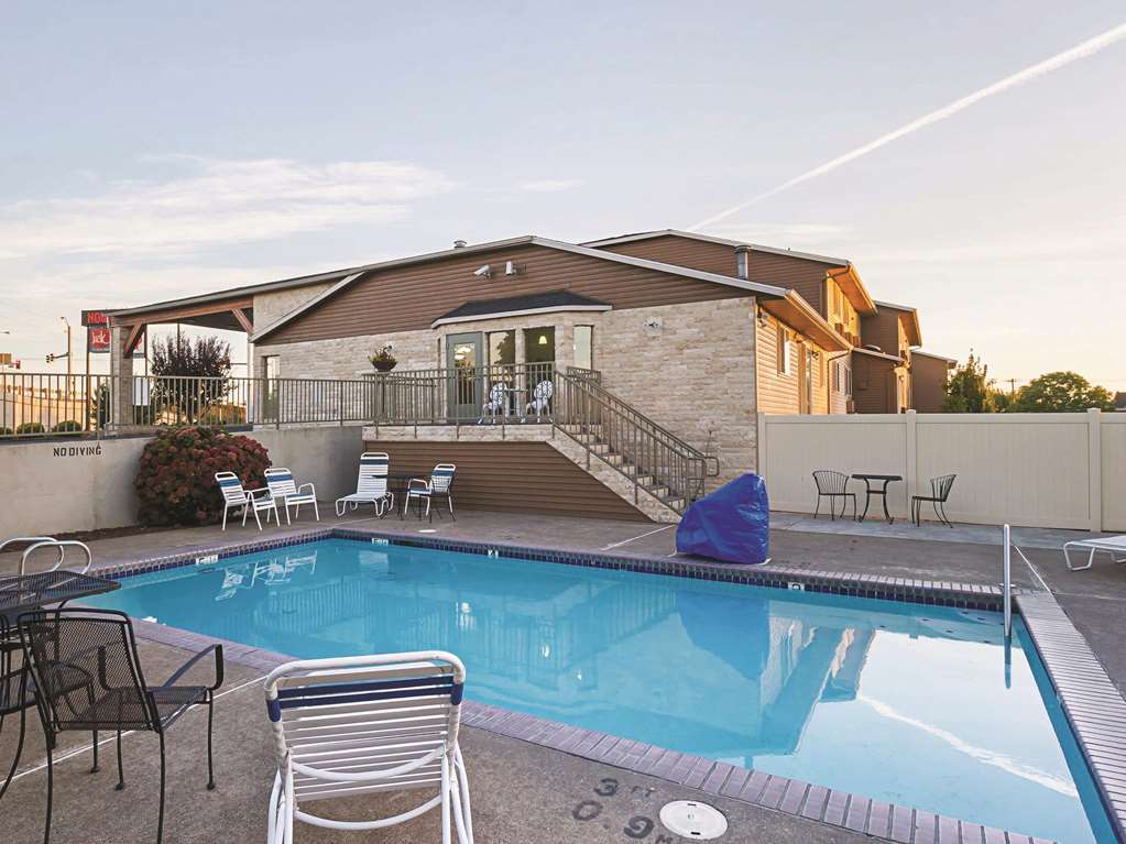 La Quinta Inn & Suites by Wyndham Woodburn - photo 10