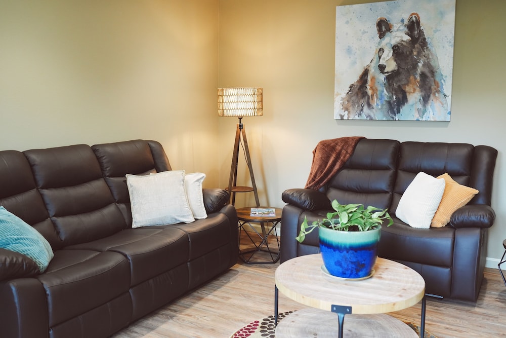 Lakeshore Lodging Apartment E — 4-Star Luxury Hotel in Homer, United States