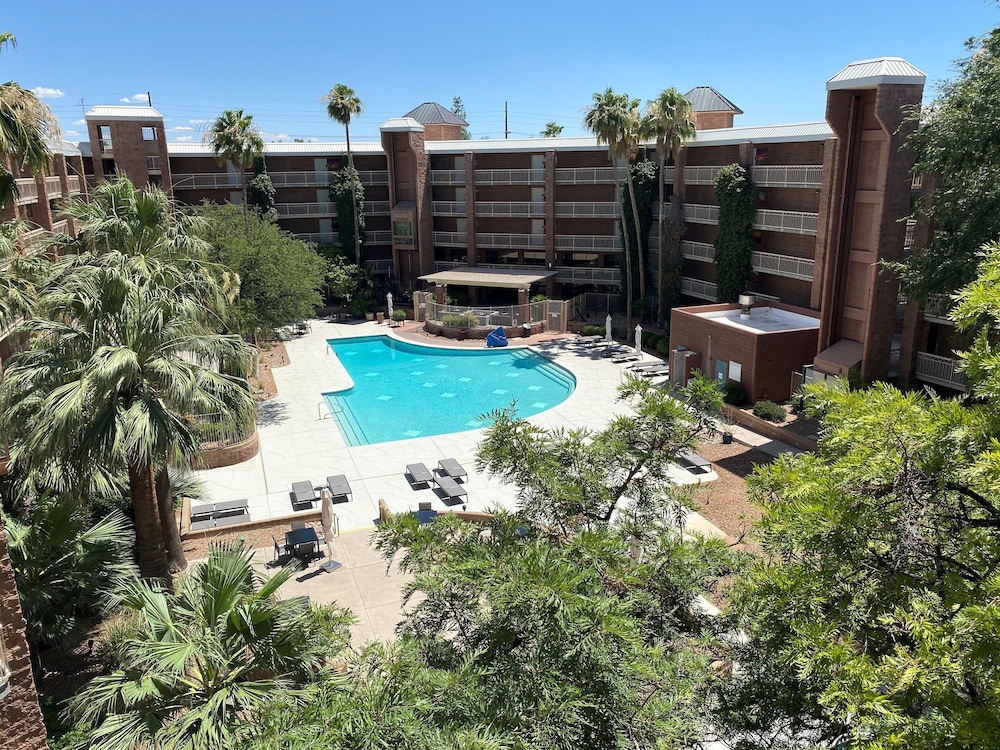 Embassy Suites by Hilton Tucson East - photo 35