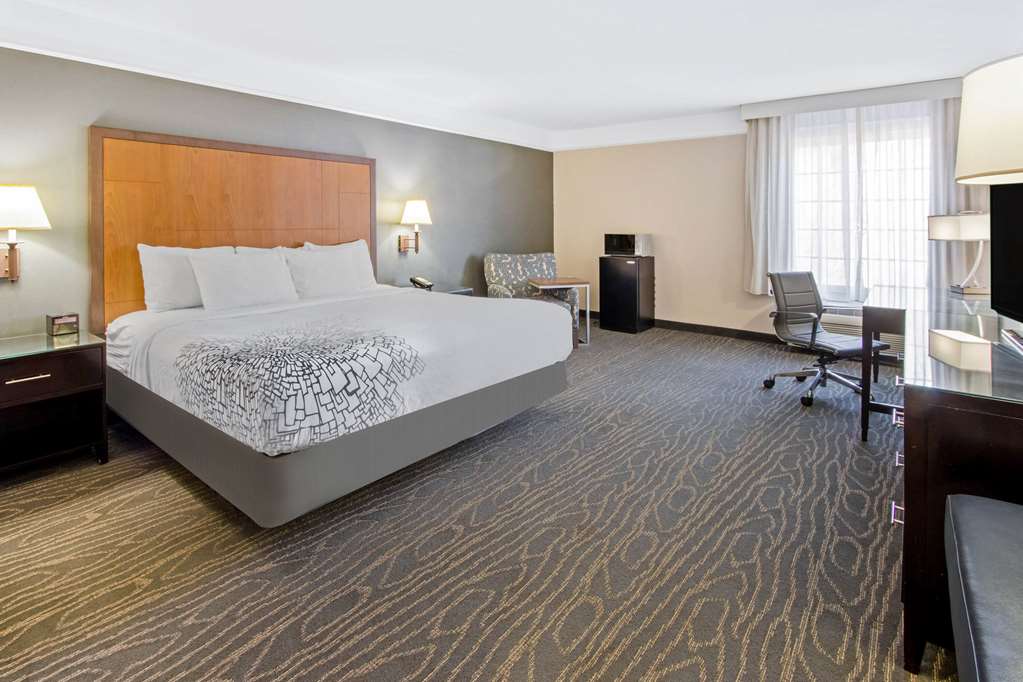 La Quinta Inn & Suites by Wyndham Ruidoso Downs - photo 23