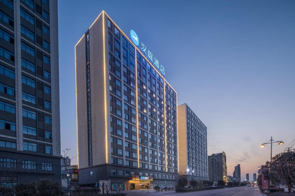 Hanting Hotel — hotel in Funan Chengguanzhen