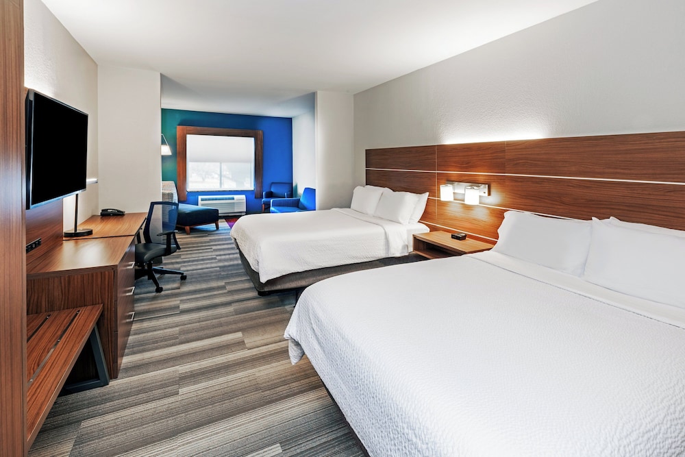 Holiday Inn Express & Suites Del Rio by IHG - photo 21