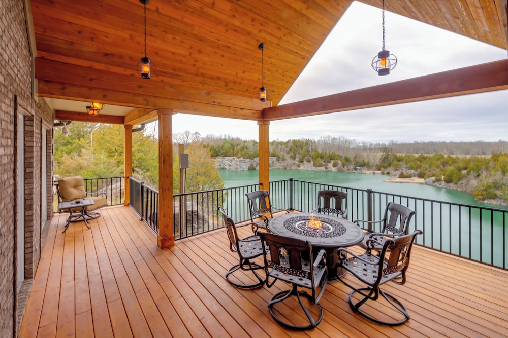 Tranquility Lake Getaway with Hot Tub on 27 Acres in Columbia, United States