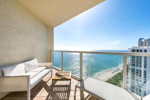 Beach Vibes & 30th Floor Ocean Views — 4-Star Luxury Hotel in Sunny Isles Beach, United States