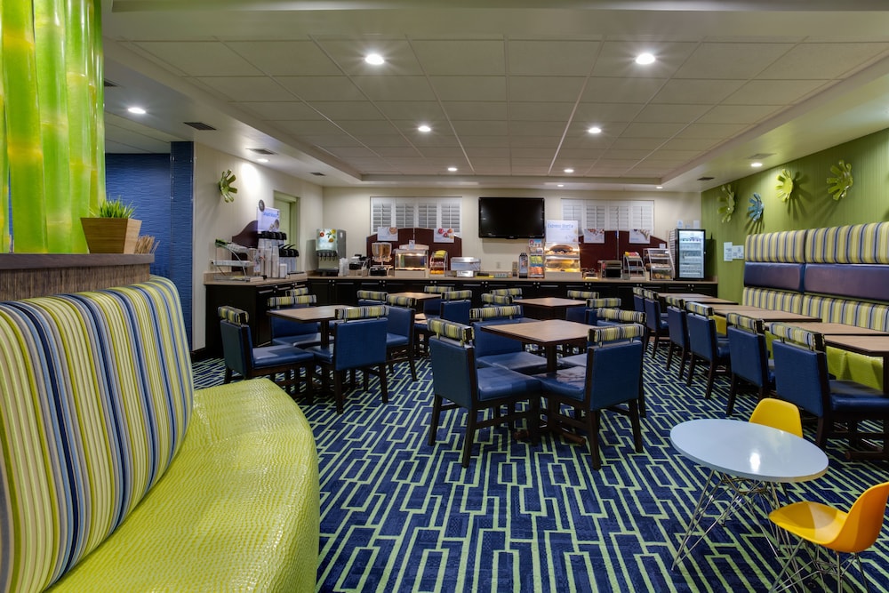 Holiday Inn Express Suites Plant City by IHG - photo 33