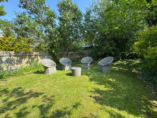Surbiton Home with free parkings Surbiton Kingston upon Thames Surrey Greater London UK — 4-Star Luxury Hotel in Surbiton, United Kingdom