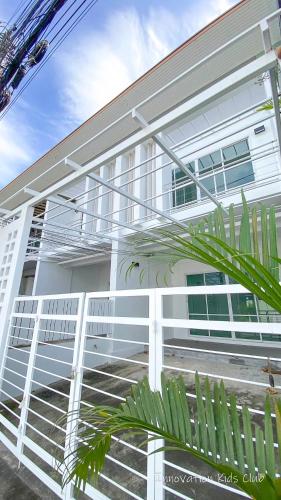Chalongholidayhome - carbon neutral hotel in Ban Chalong