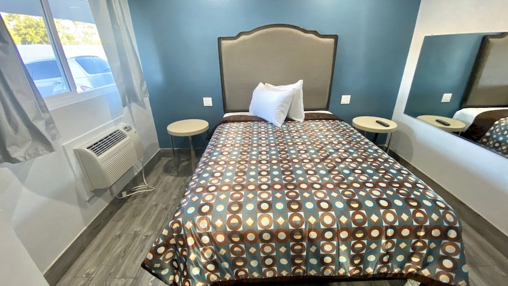 Dixie Motel - photo 9