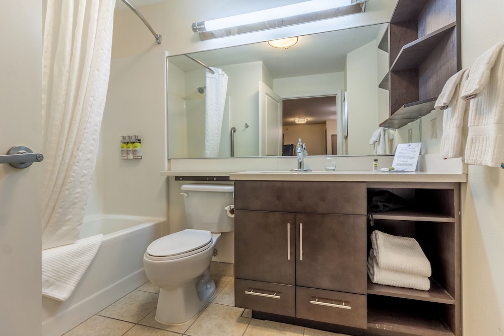 Candlewood Suites Lincoln by IHG - photo 17