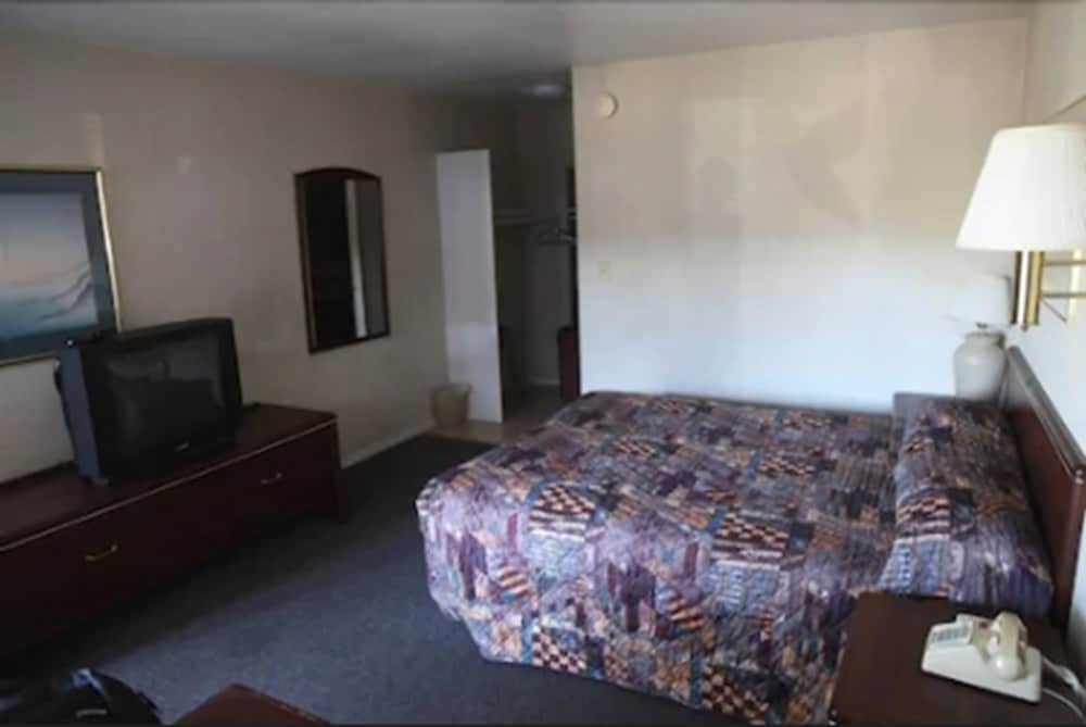 Seatac Inn - photo 19