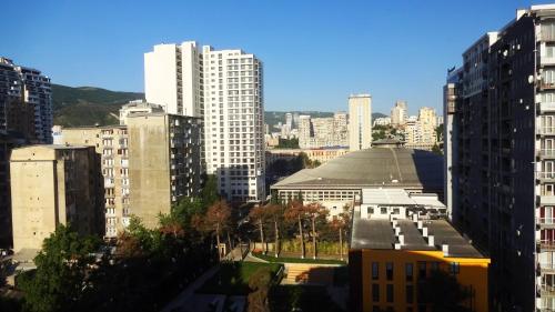 Sunshine studio with great views