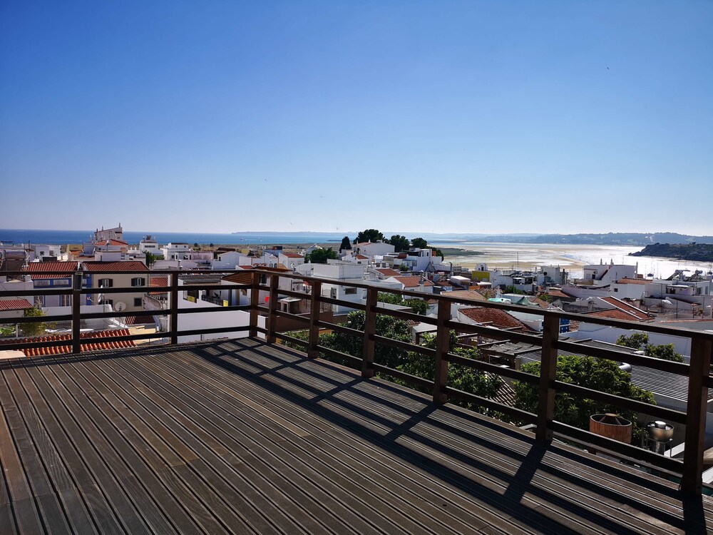 AlvorKiteCenter Guesthouse — 4-Star Luxury Hotel in Alvor, Portugal