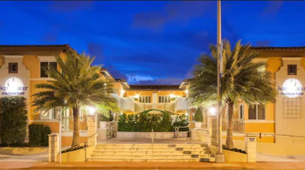 Sun Harbour Boutique Hotel — hotel in Surfside