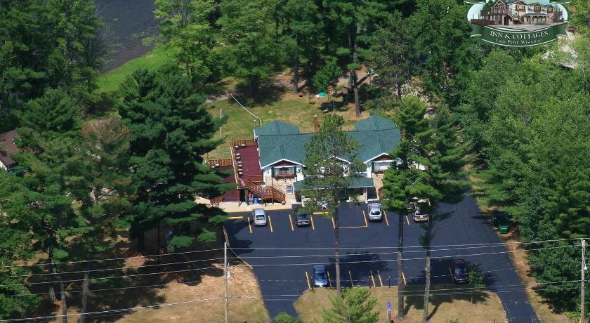 Edgewater Inn & Cottages in Eagle River, United States