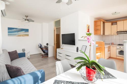 West Side Apartment — 4-Star Luxury Hotel in Omis, Croatia