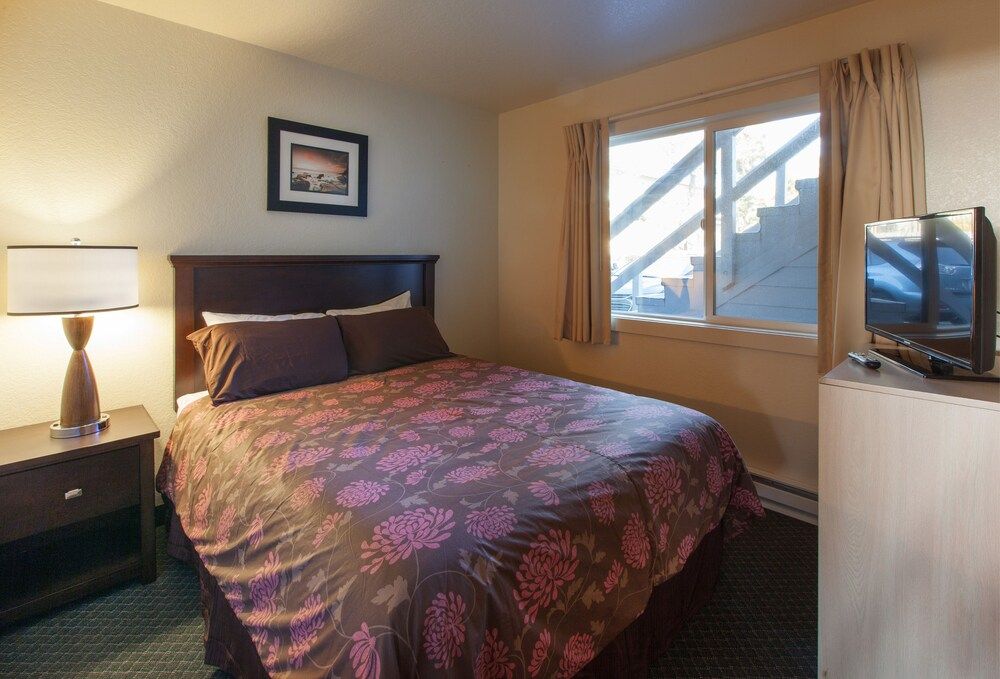 Sunset Surf Motel - photo 20