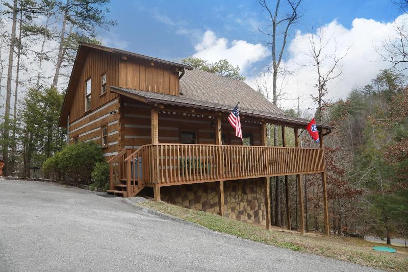 Moonlight Obsession - carbon neutral hotel in Sevierville