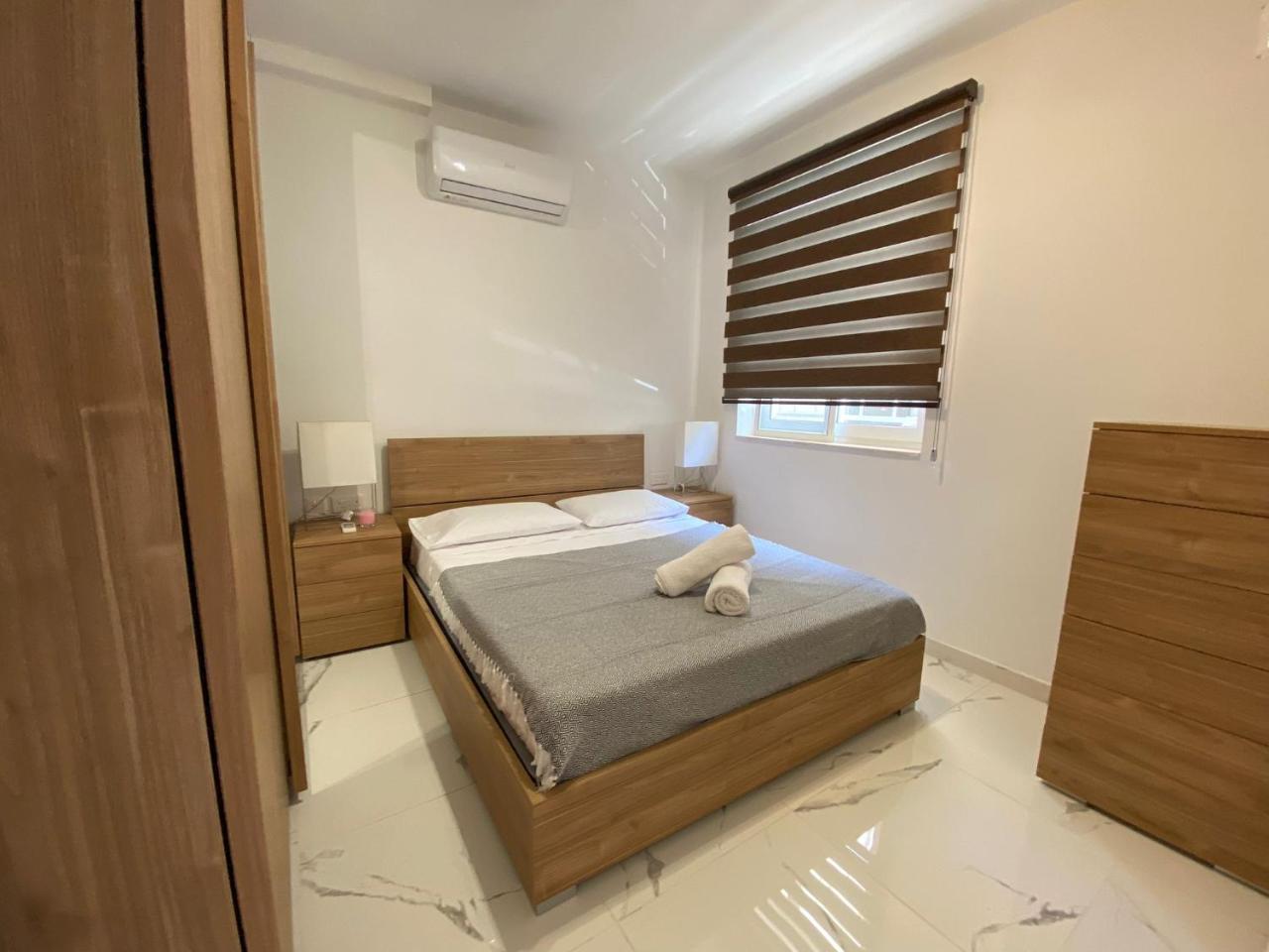 R1 Cosy Double Room in Msida Flat in Imsida, Malta
