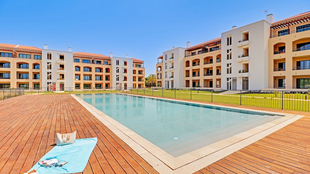 Terrazza Beach & Golf — 4-Star Luxury Hotel in Quarteira, Portugal