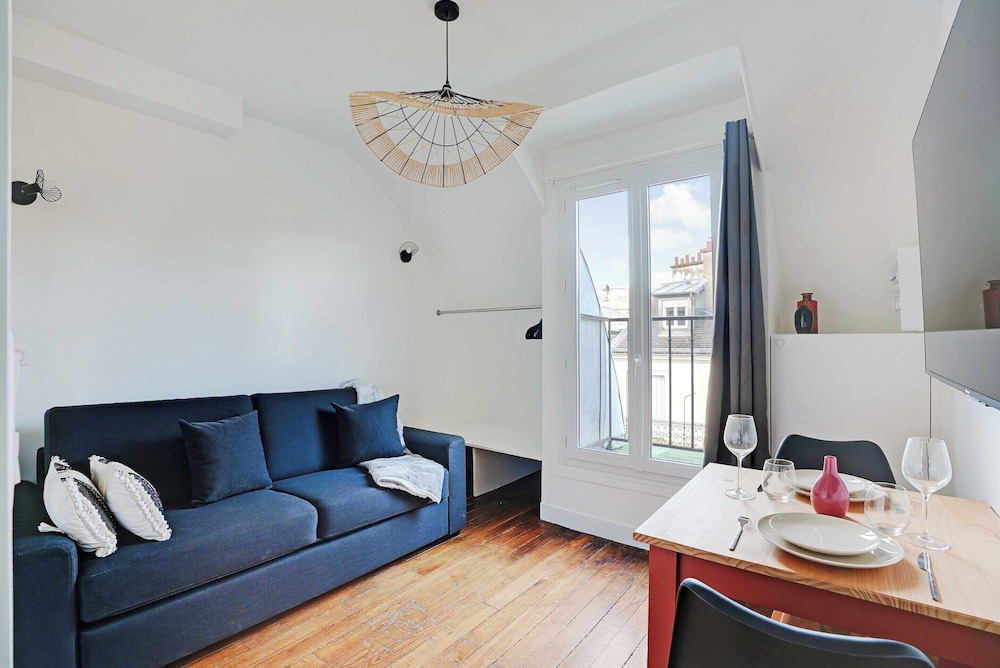 Studio Cosy 2P 16eme Victor Hugo — 4-Star Luxury Hotel in Paris, France
