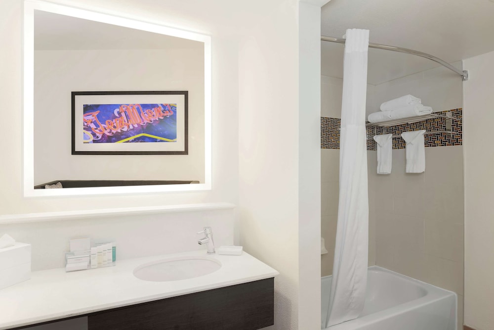 Hampton Inn & Suites Austin Downtown - photo 37