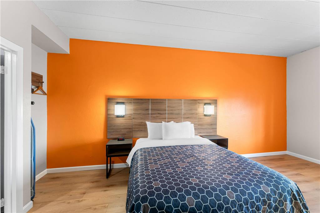 Econo Lodge Cranston Providence - photo 24