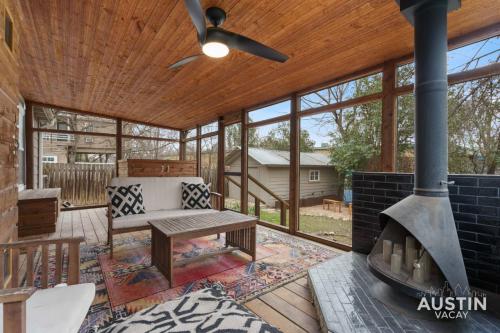 Elegant Escape Gourmet Kitchen and Outdoor Living in Austin, United States